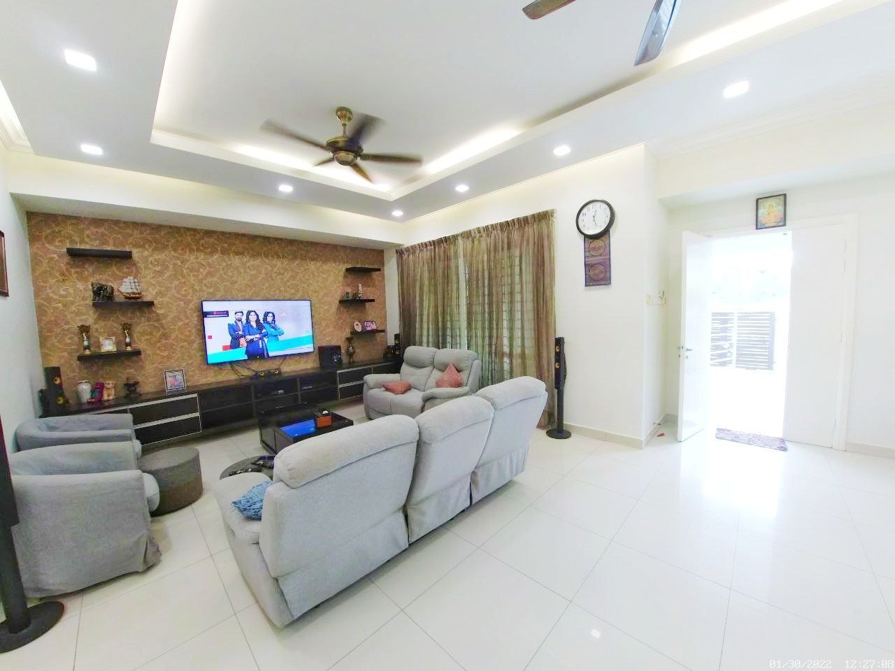 RENOVATED PARTIALLY FURNISHED 2 5 STOREY SUPERLINK - photo 5