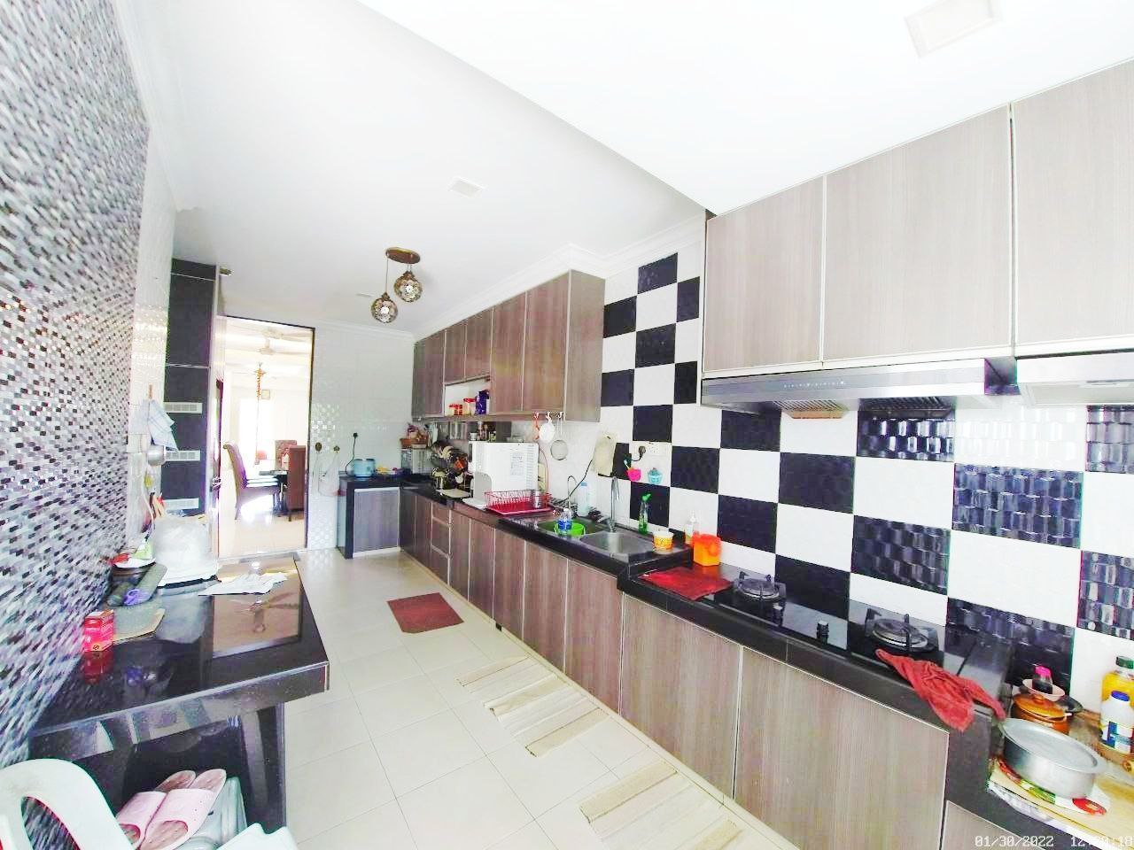 RENOVATED PARTIALLY FURNISHED 2 5 STOREY SUPERLINK - photo 10