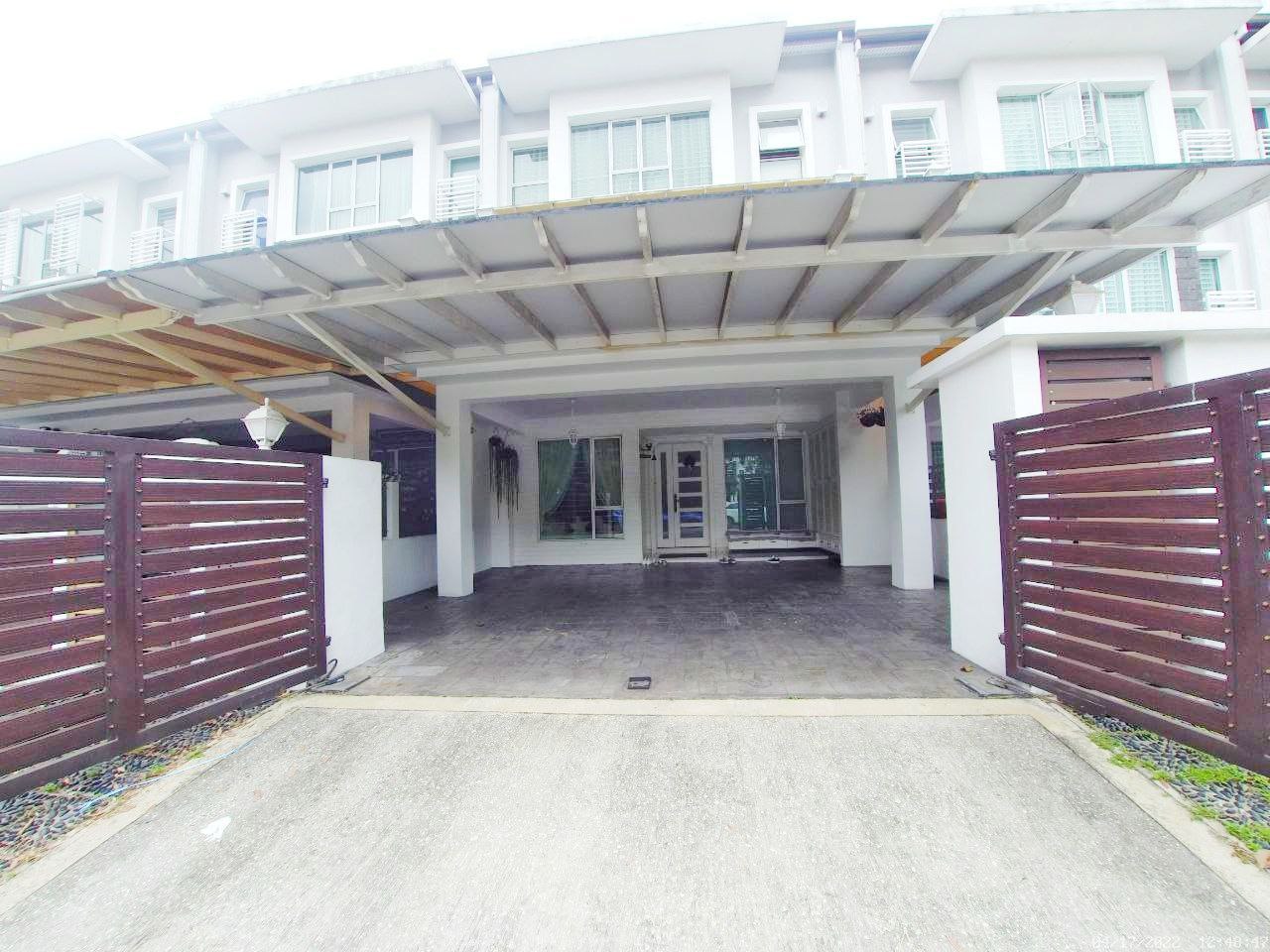 FACING OPEN FULLY RENOVATED 2 5 STOREY SUPERLINK U