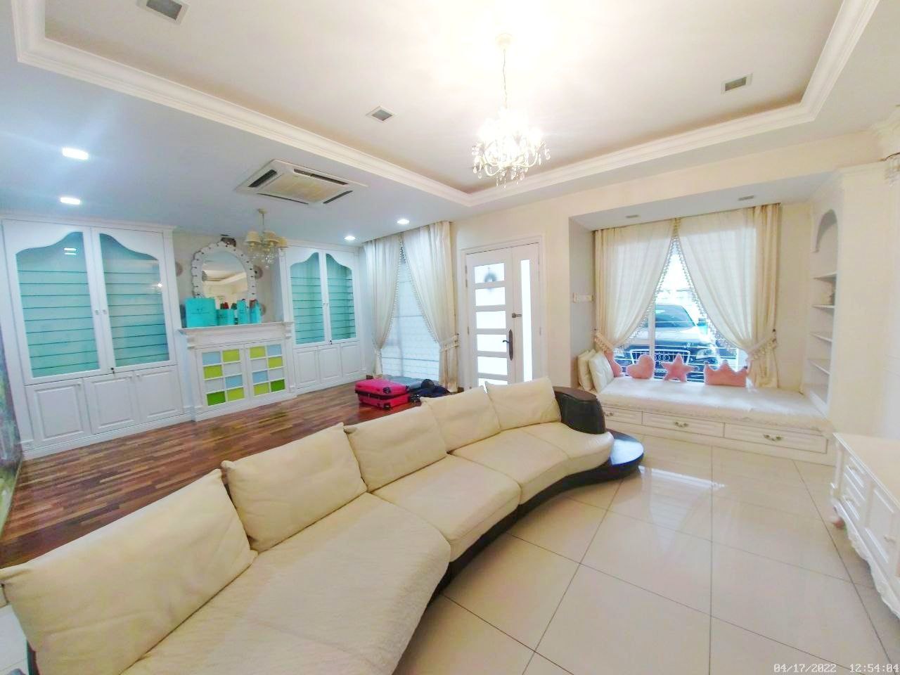 FACING OPEN FULLY RENOVATED 2 5 STOREY SUPERLINK U - photo 5
