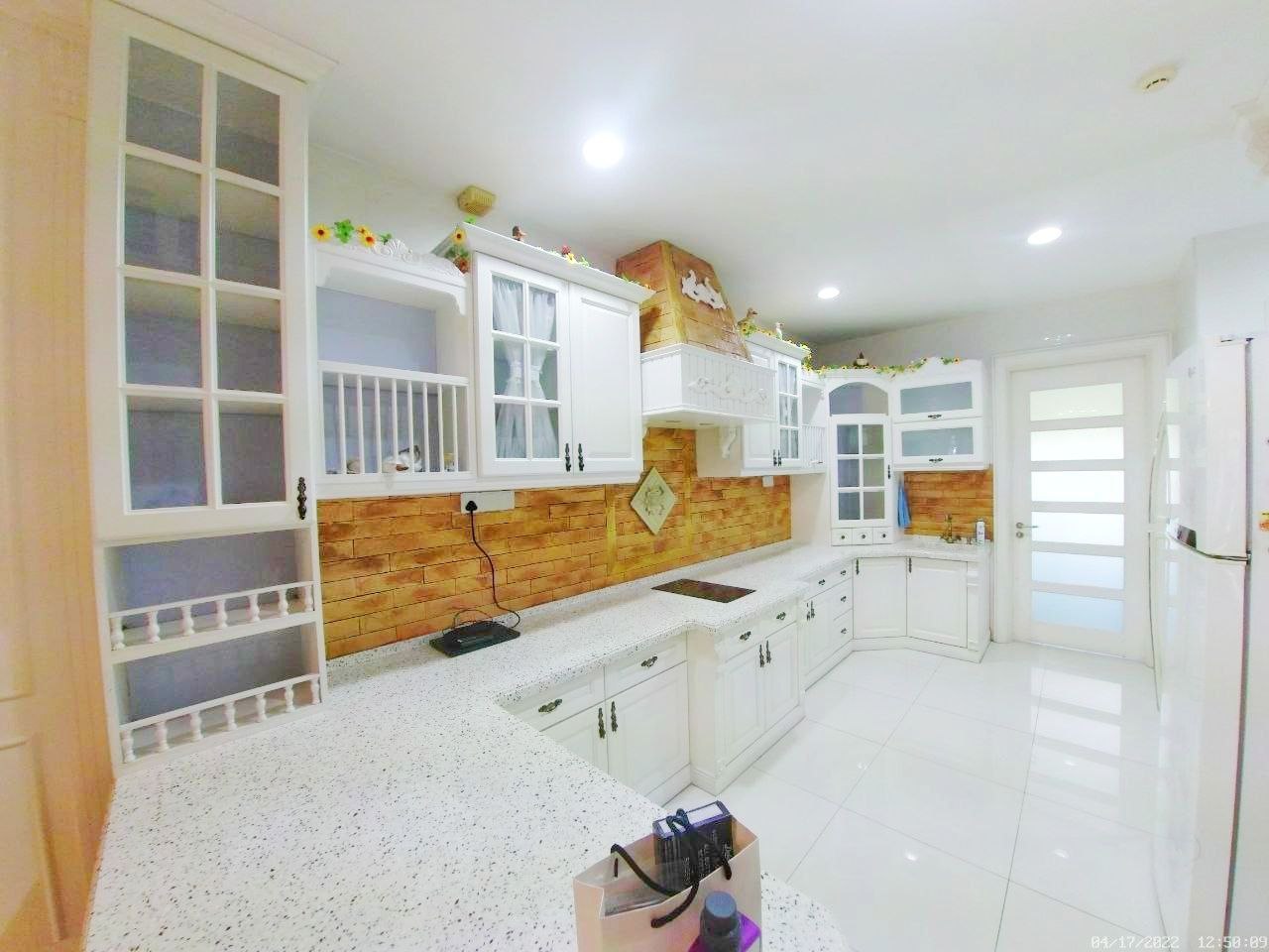 FACING OPEN FULLY RENOVATED 2 5 STOREY SUPERLINK U - photo 9