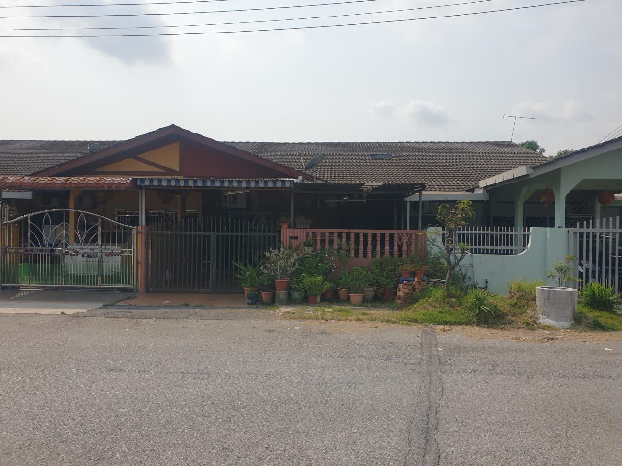 Renovated biggest Single Storey Terrace 20 x 88 at - photo 2
