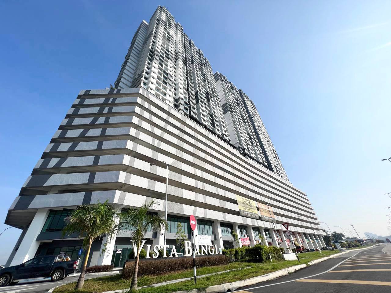 Corner unit Vista Bangi Apartment Jalan Reko Kajan