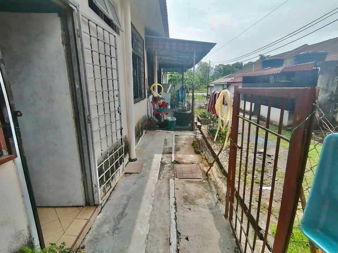 Single Storey Terrace Bandar Rinching Seksyen 6 Se - photo 8