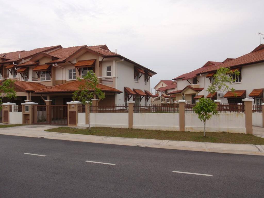 CORNER LOT Double Storey Terrace Carina Denai Alam - photo 1