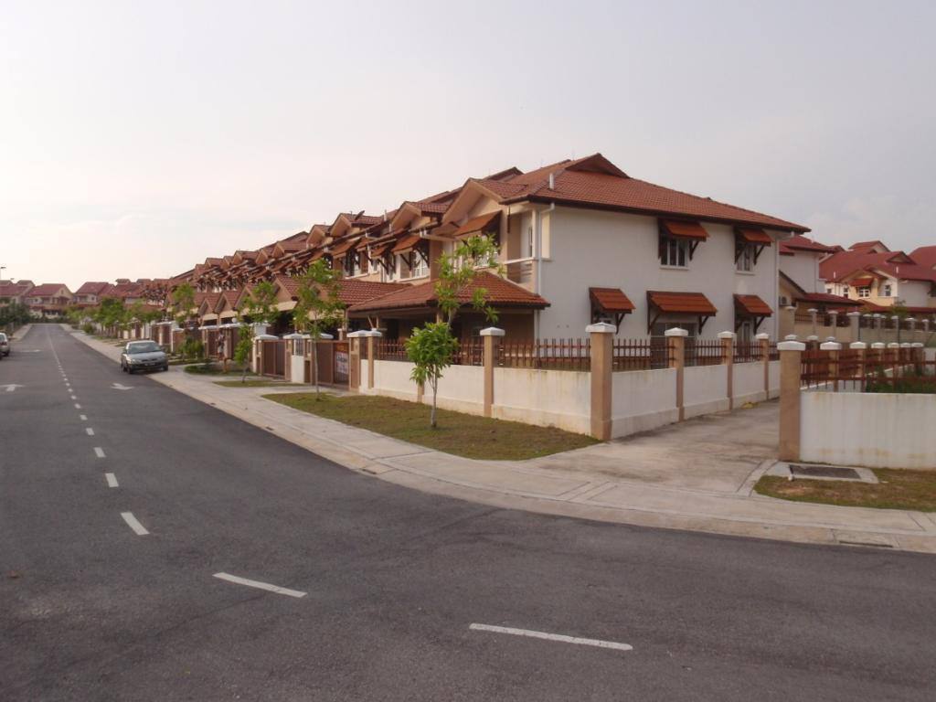 CORNER LOT Double Storey Terrace Carina Denai Alam - photo 2