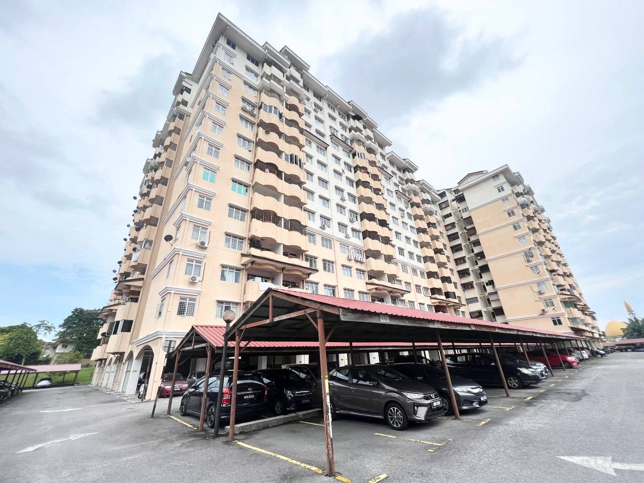 Corner unit Vista Seri Putra Apartment Bandar Ser