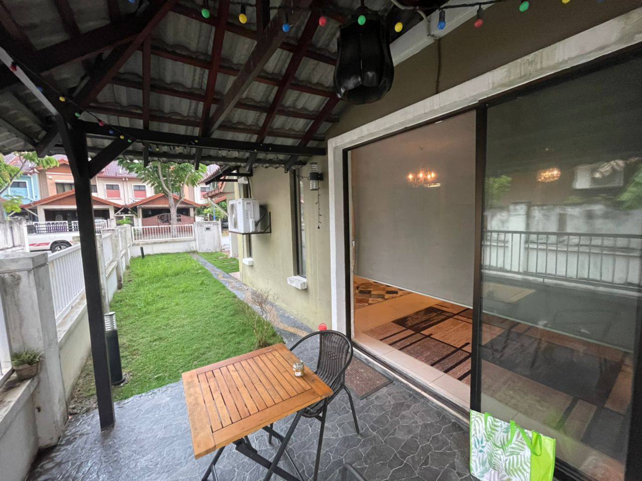 Fully RENOVATED ENDLOT Double Storey Endlot Cahaya - photo 2