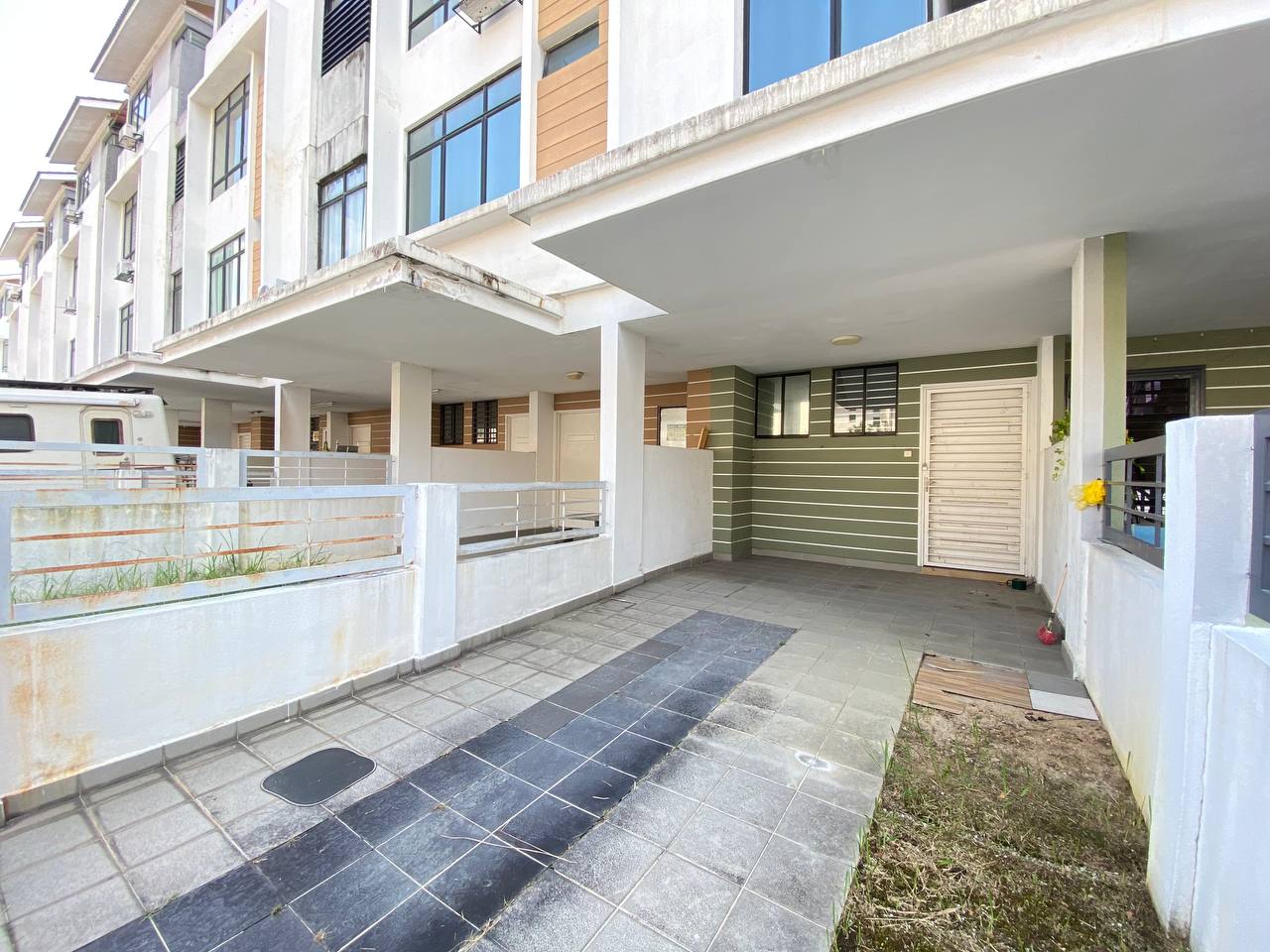 2 Storey Town Villa Upper Unit Lake View Homes Tam - photo 2