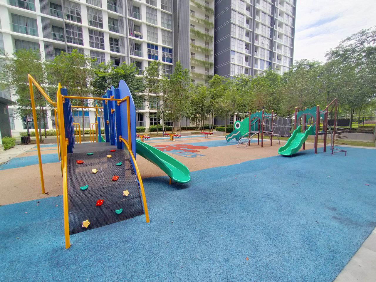PARTIALLY FURNISHED CONDO Lakefront Residence C