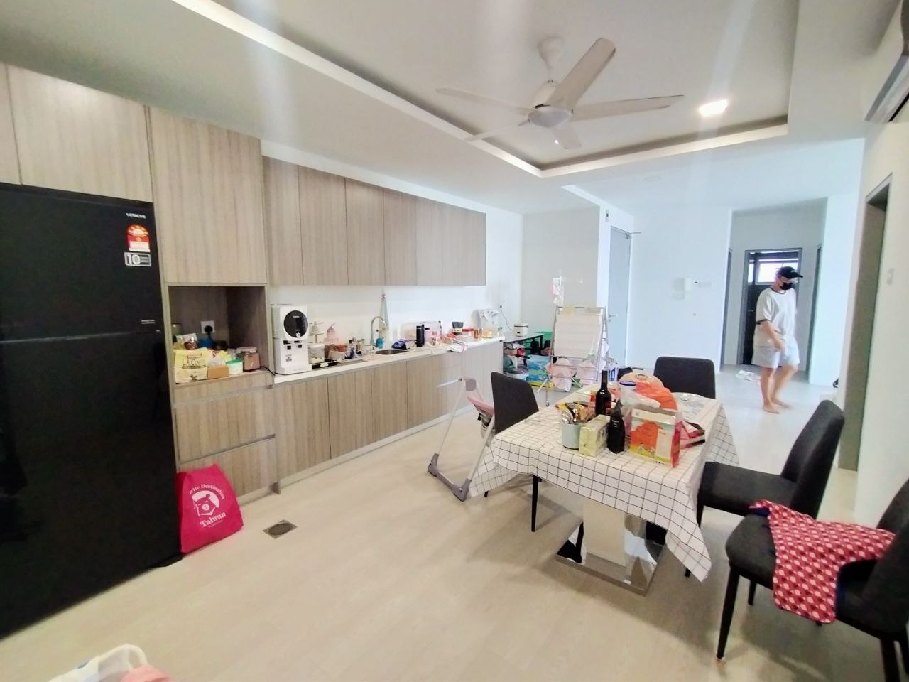 PARTIALLY FURNISHED CONDO Lakefront Residence C - photo 6