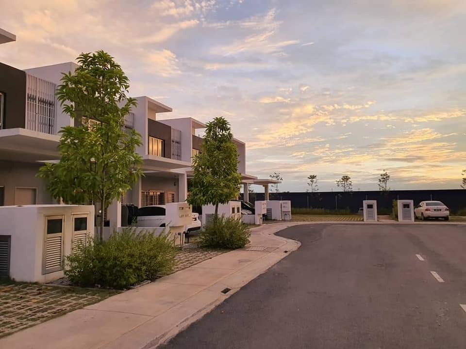2 STOREY TERRACE HOUSES CASA GREEN CYBERSOUTH - photo 2