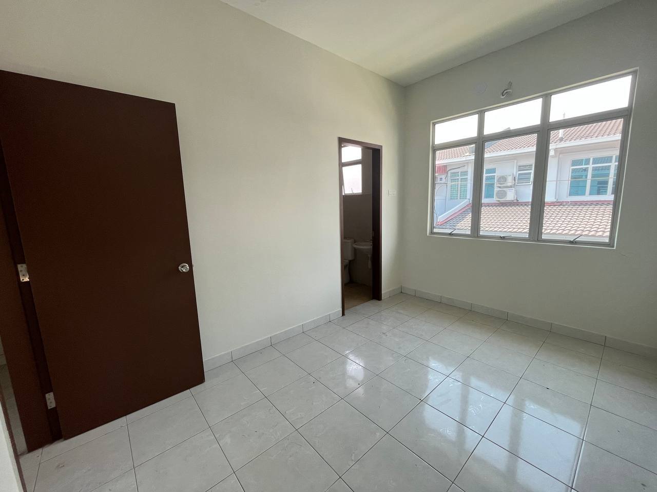 Facing open 2 Storey Terrace at Bandar Hillpark Ba - photo 8
