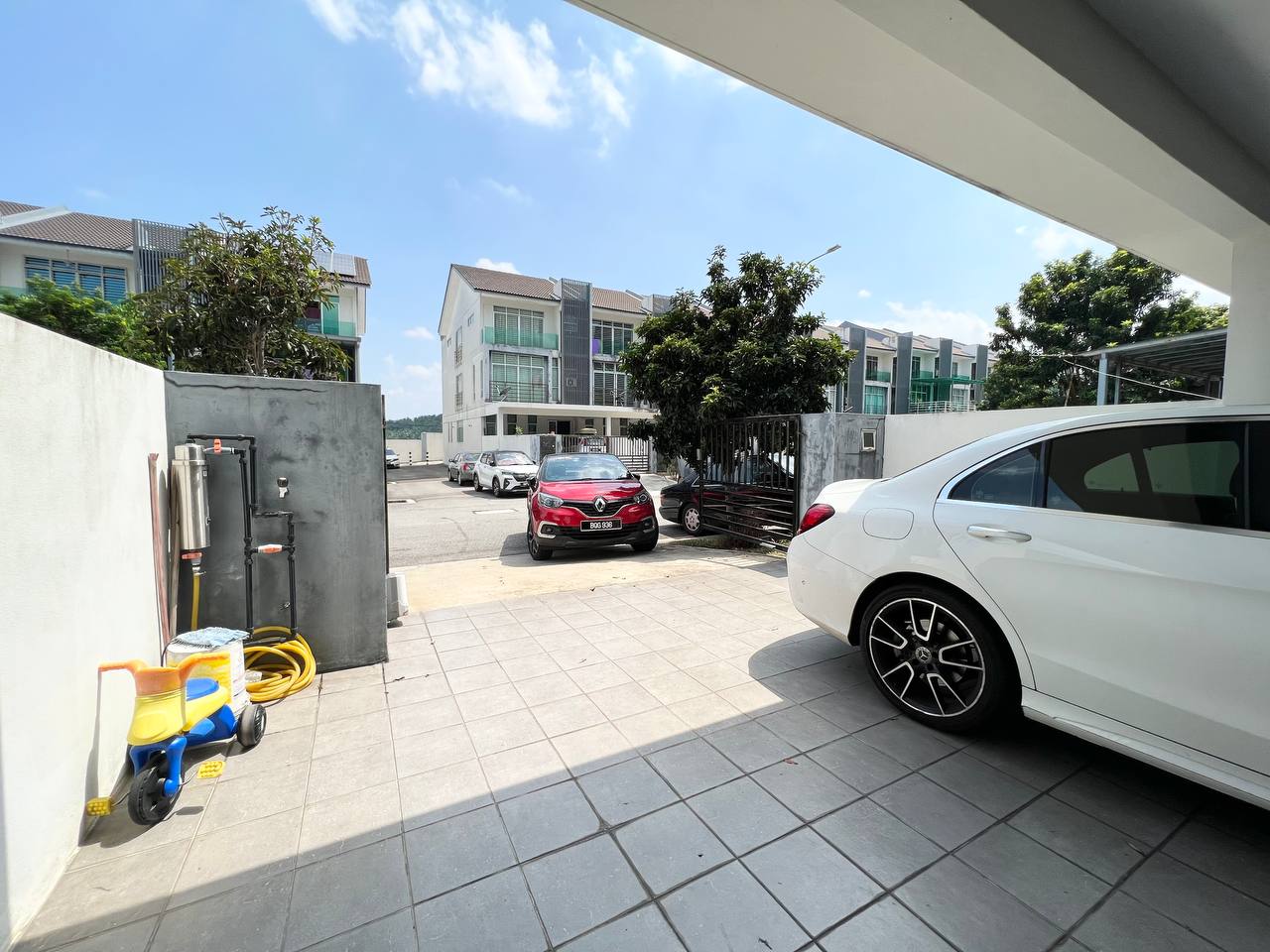 3 Storey Intermediate Bangi Avenue - photo 2