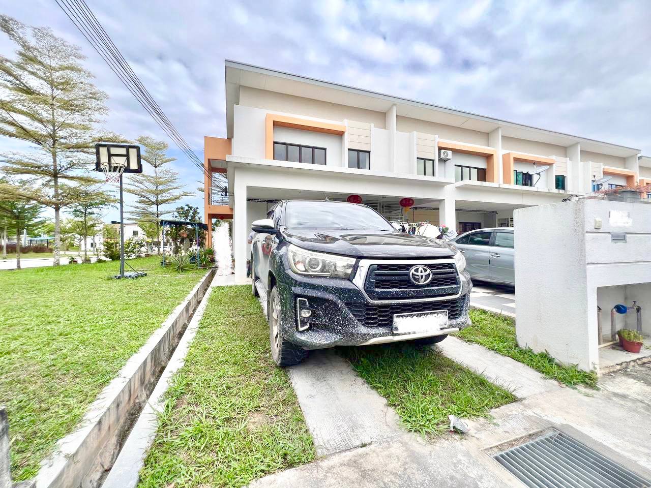 Corner Lot Upper Unit Villa Kesuma Townhouse