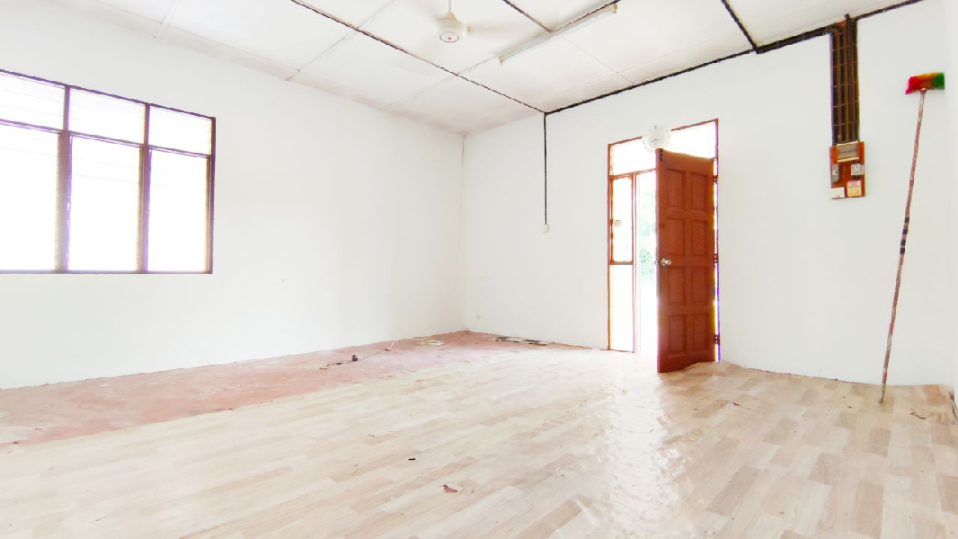CORNERLOT BANGLO TAMAN MERDEKA KETAPANG TENGAH PEKAN - photo 4