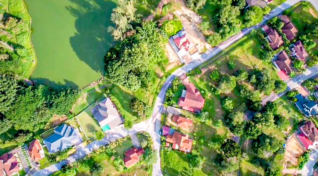 Premium Bungalow Land Bayu Lake Homes Mantin - photo 4