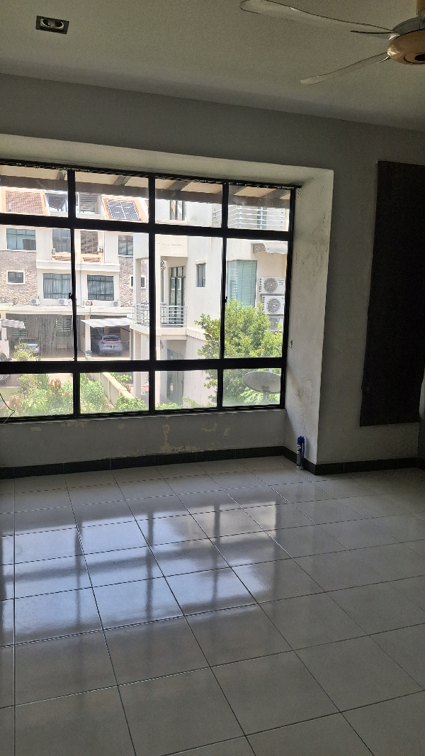 3.5  Storey Terrace House - photo 2