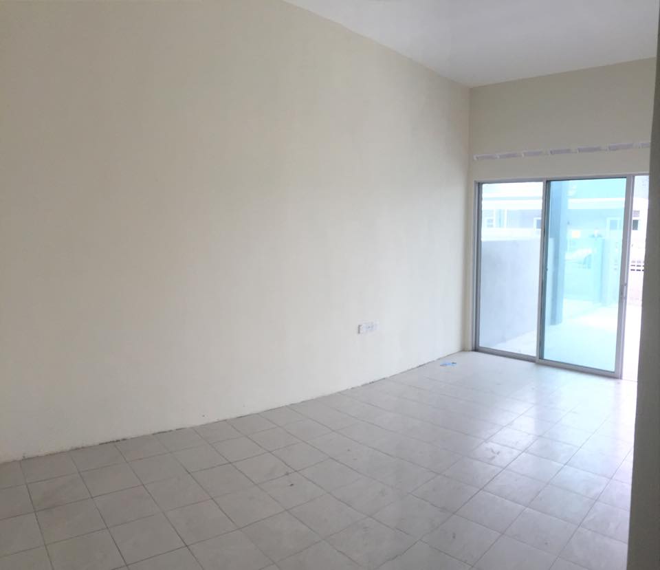1st storey 20x65 Jalan balam BRAND NEW 4r2b vacant - photo 2