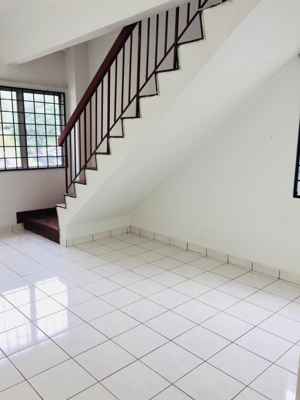 2sty Puchong Utama 12 FREEHOLD NON-bumi 4r3b - photo 2