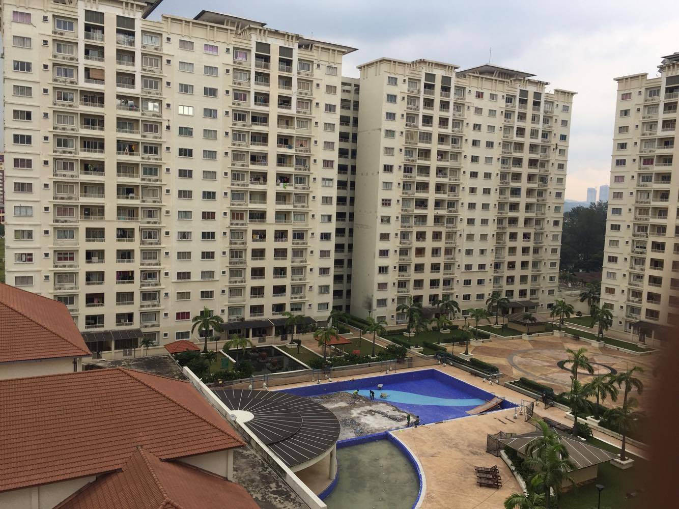 Suriamas Condo sunway middle floor, two parking - photo 5