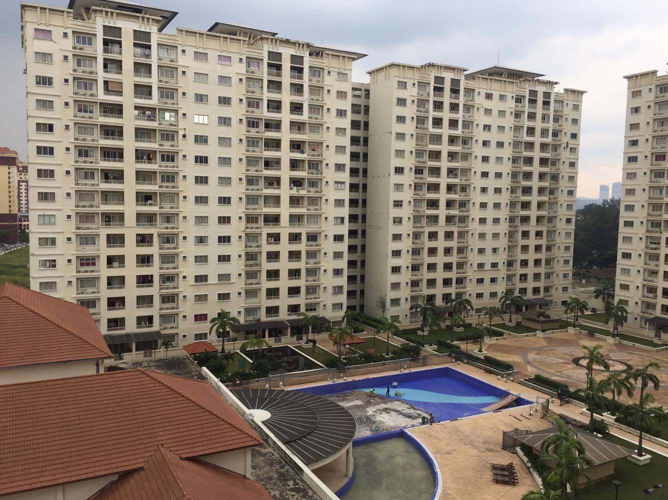 Suriamas Condo sunway middle floor, two parking - photo 6