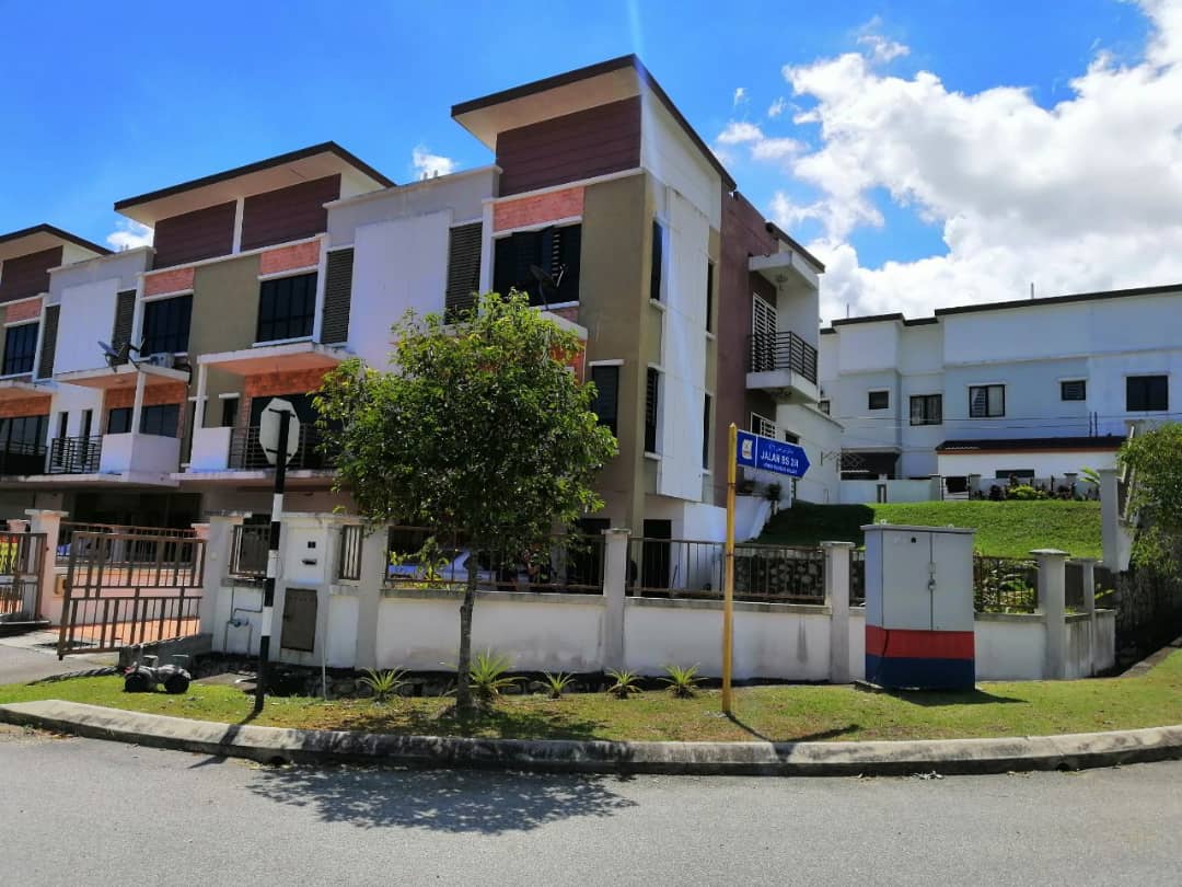 2 And Half Storey Terrace Bukit Saujana,