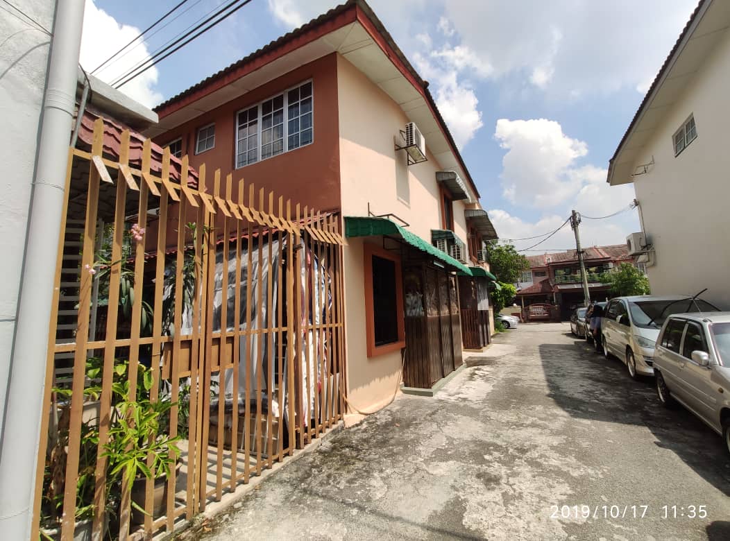 FULLY RENOVATED DOUBLE STOREY TAMAN PUCHONG UTAMA - photo 2