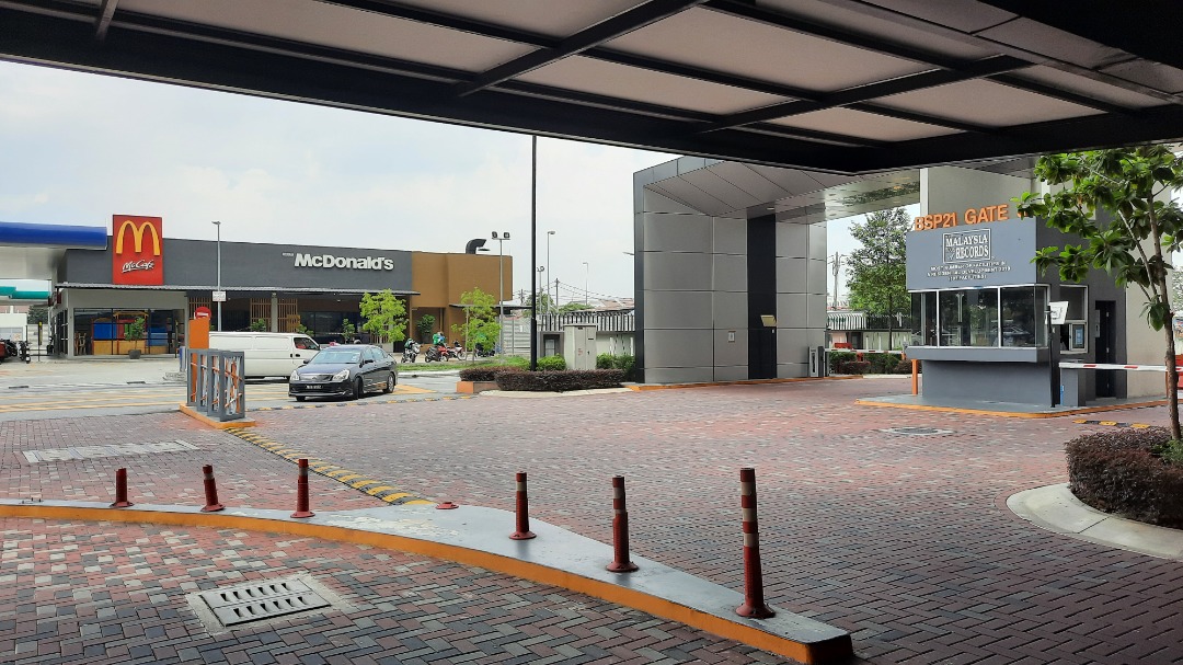 BSP21 Condo Facing Swimming Pool nearest McD - photo 2