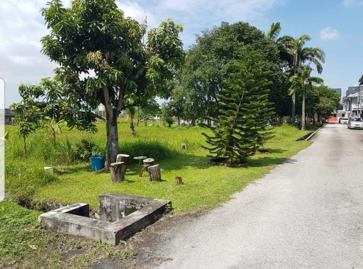 End Lot Taman Puchong Utama 2 - photo 4