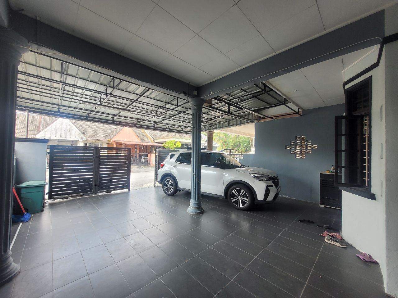 Jalan Suasana, Bandar Tun Hussein Onn - photo 8