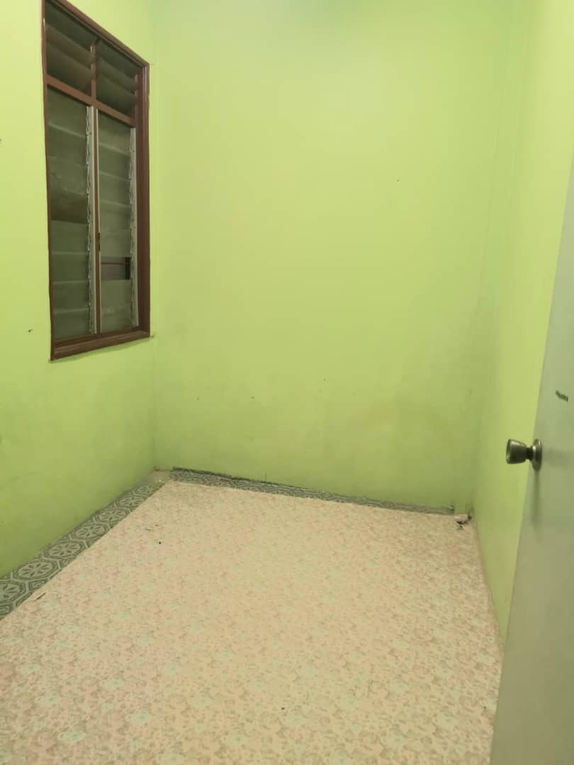 Level 3 walkup Flat Taman Lagenda Mas Cheras KL - photo 3