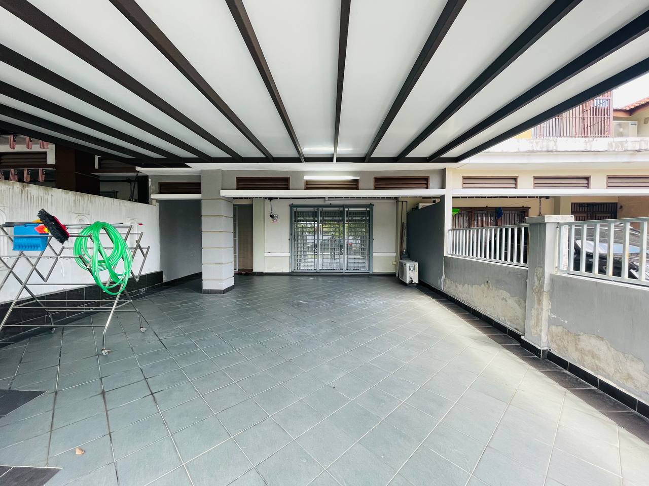 Renovated 2 Storey Seksyen 6 Bdr Bkt Mahkota Bangi - photo 2