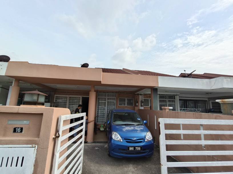 Single Storey Terrace Bandar Putera 2 Klang - photo 2