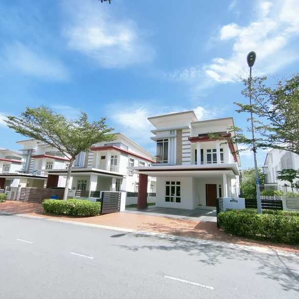 Double Storey Bungalow at Casa Idaman, Setia Alam - photo 2