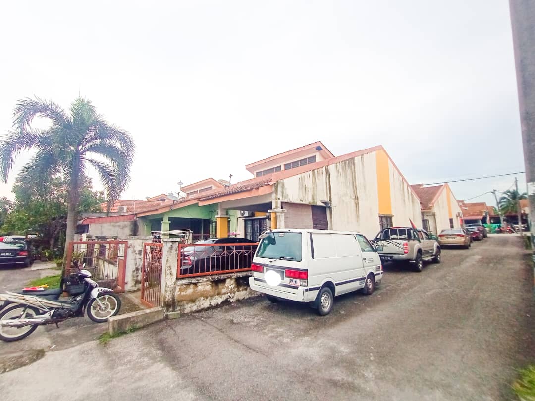 End Lot Teres Setingkat Bandar Putera klang - photo 2