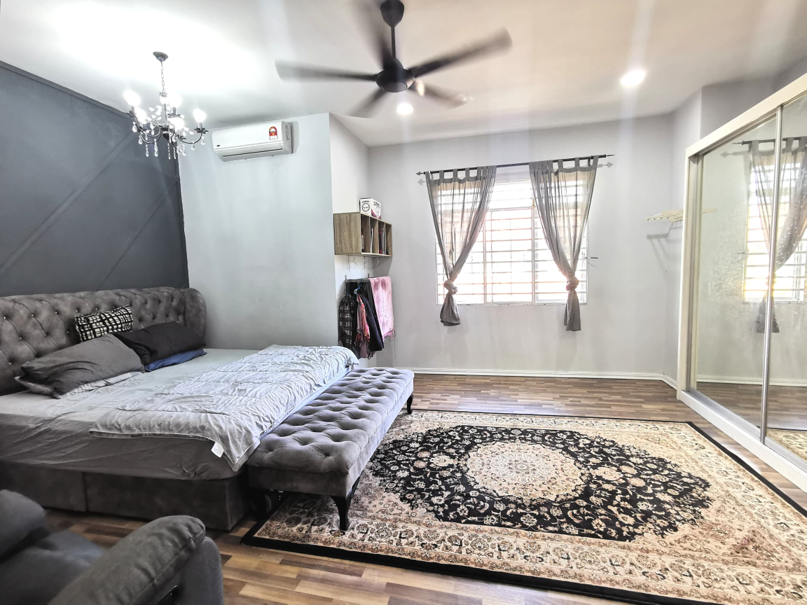 Renovated 2 Storey Tmn Suria Tropika Seri Kembangn - photo 8