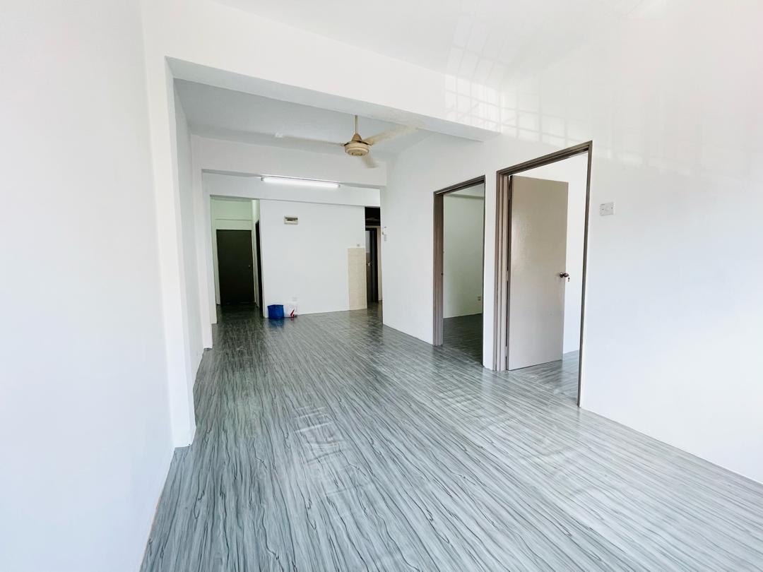 Near Mrt Shop Apartment Putra Raya, Seri Kembangan - photo 3