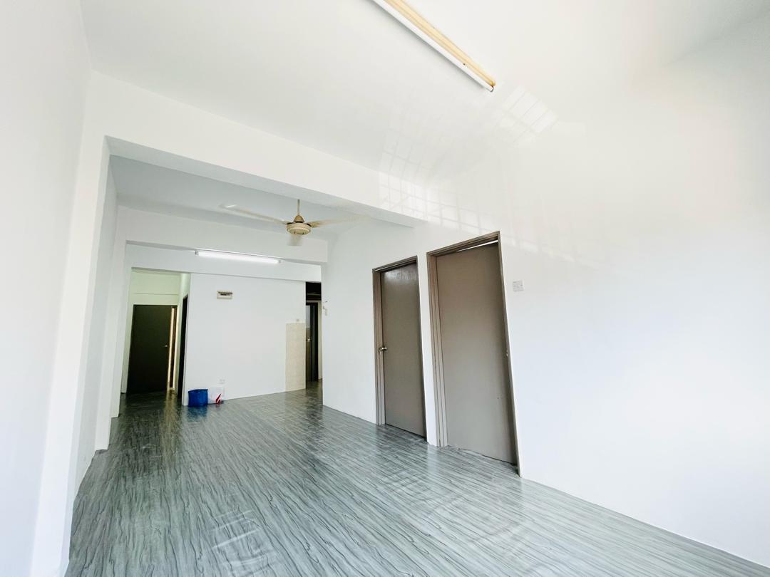 Near Mrt Shop Apartment Putra Raya, Seri Kembangan - photo 4