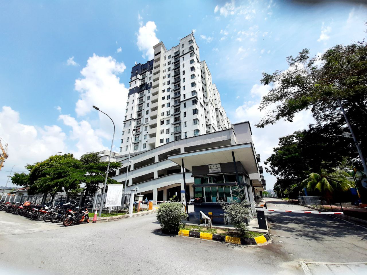 End Lot Renovated Villa Tropika Apartment , Kajang - photo 2