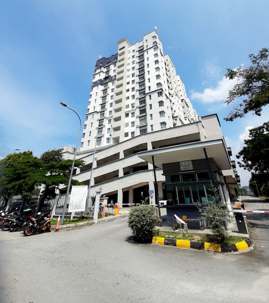 End Lot Renovated Villa Tropika Apartment , Kajang - photo 4