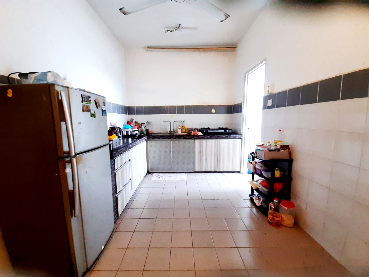 End Lot Renovated Villa Tropika Apartment , Kajang - photo 11