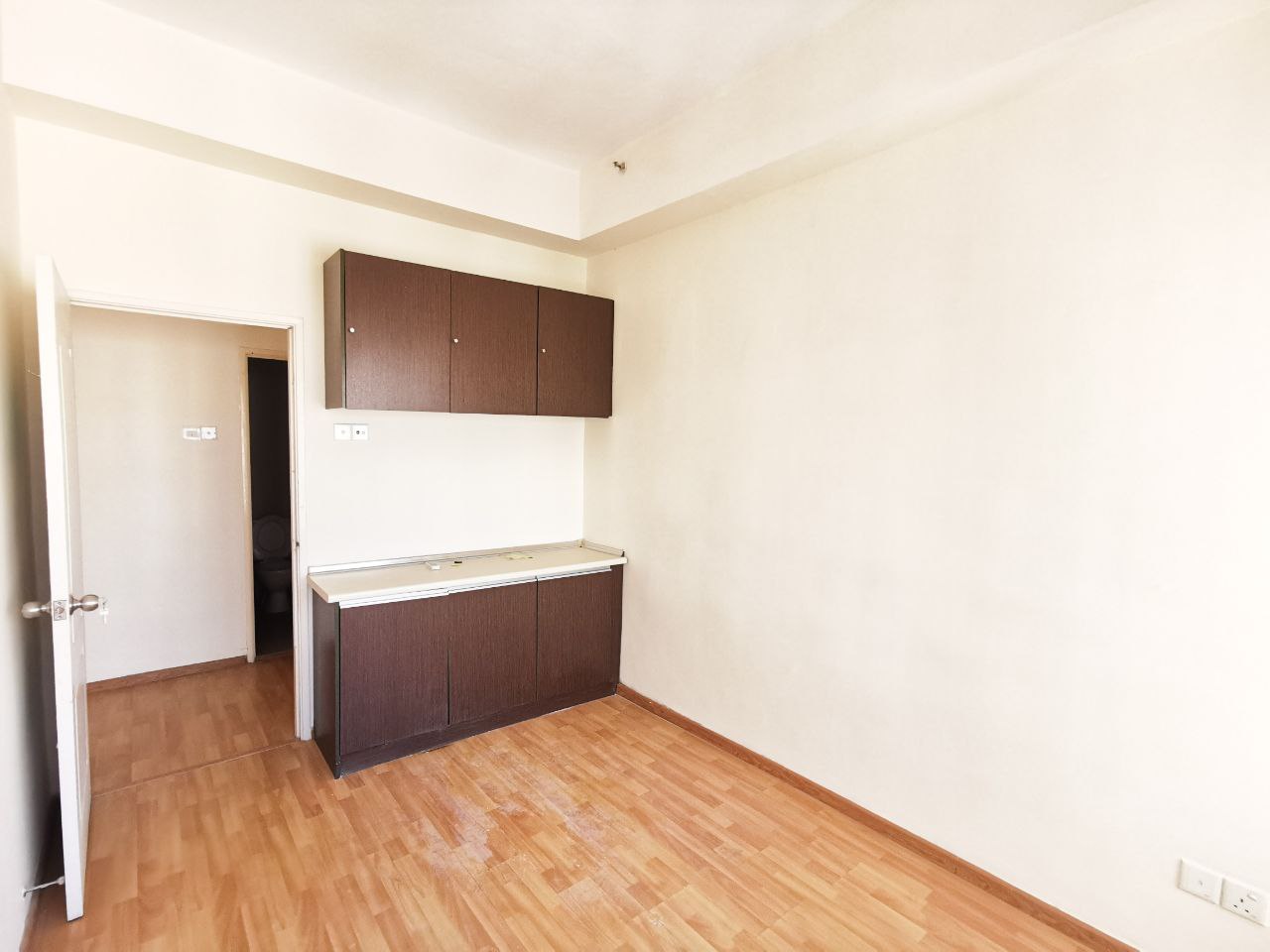 For Rent Partly Furnished Waldorf Tower Sri Hartam - photo 7