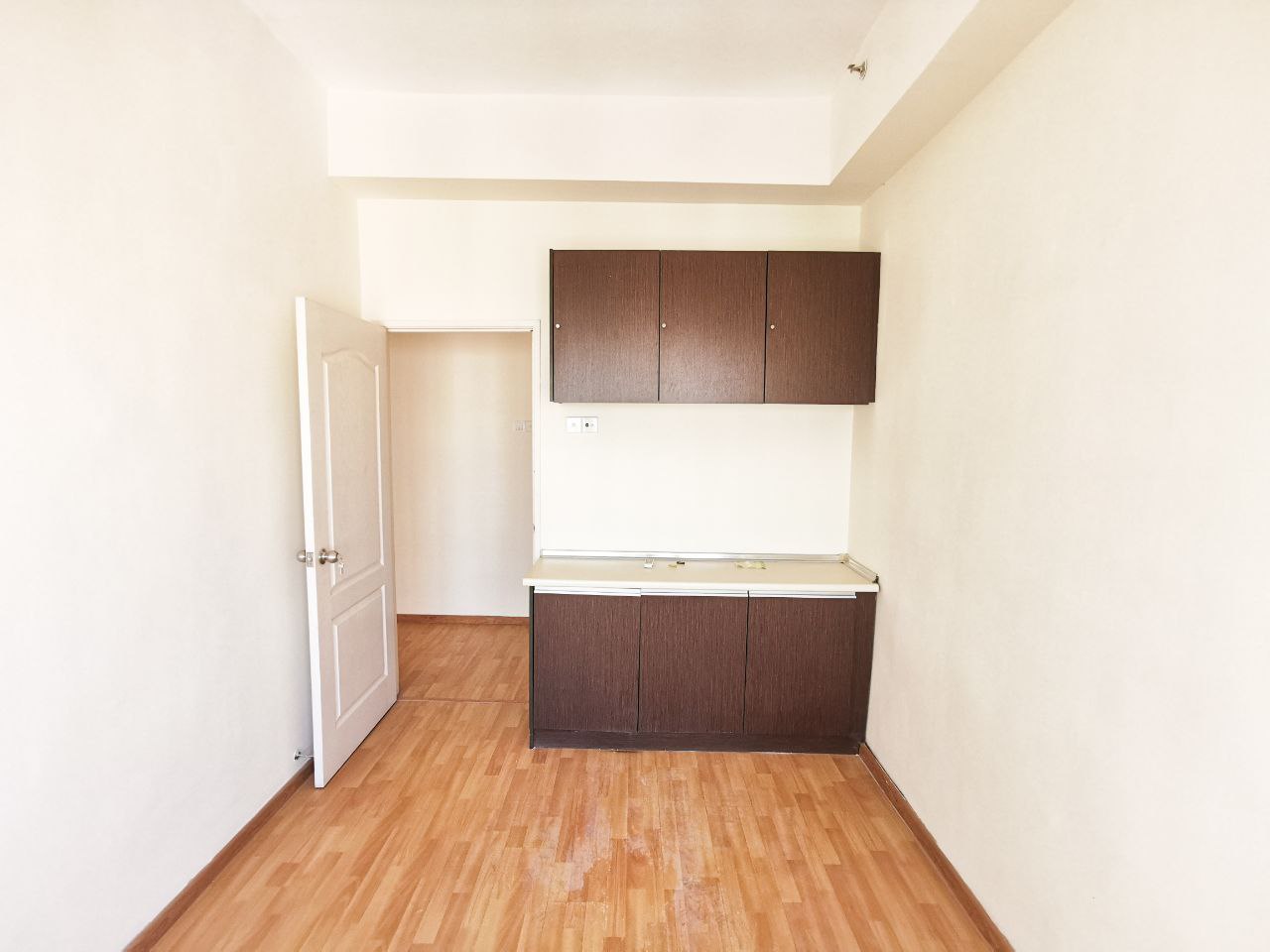For Rent Partly Furnished Waldorf Tower Sri Hartam - photo 8