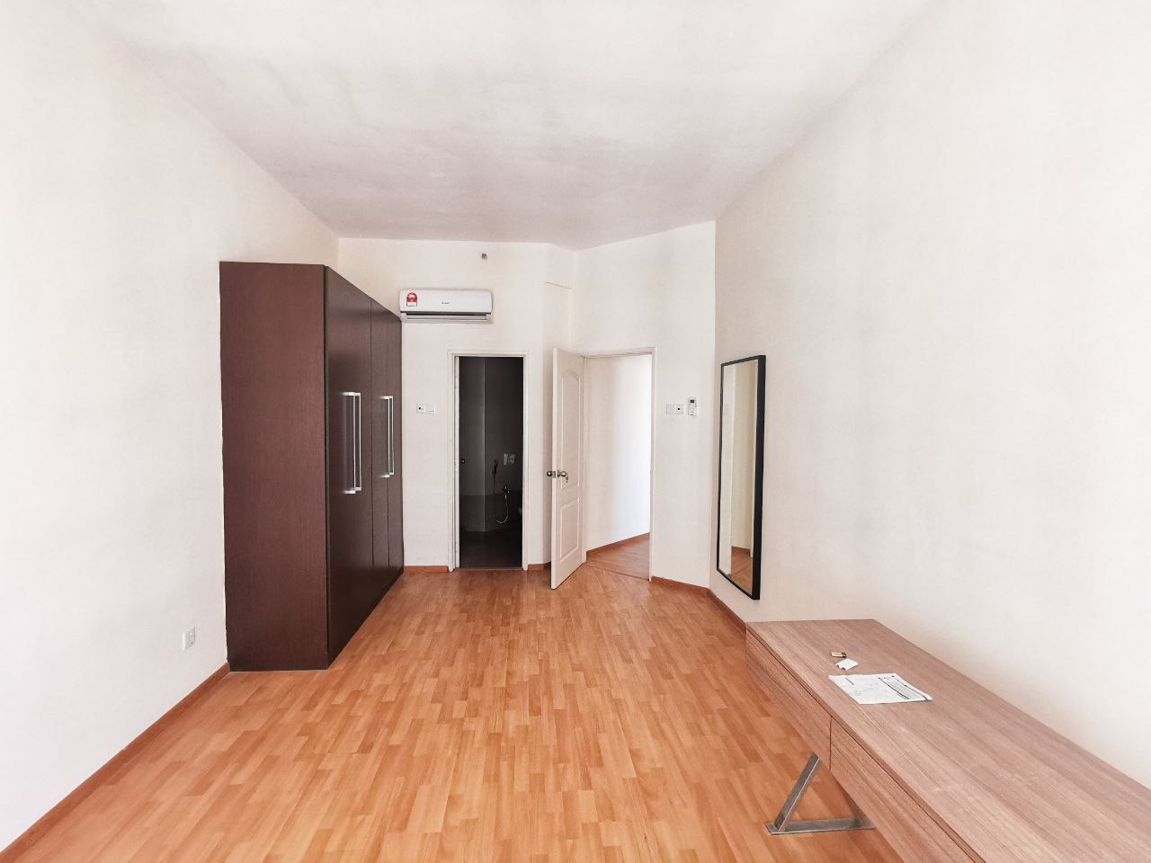 For Rent Partly Furnished Waldorf Tower Sri Hartam - photo 9
