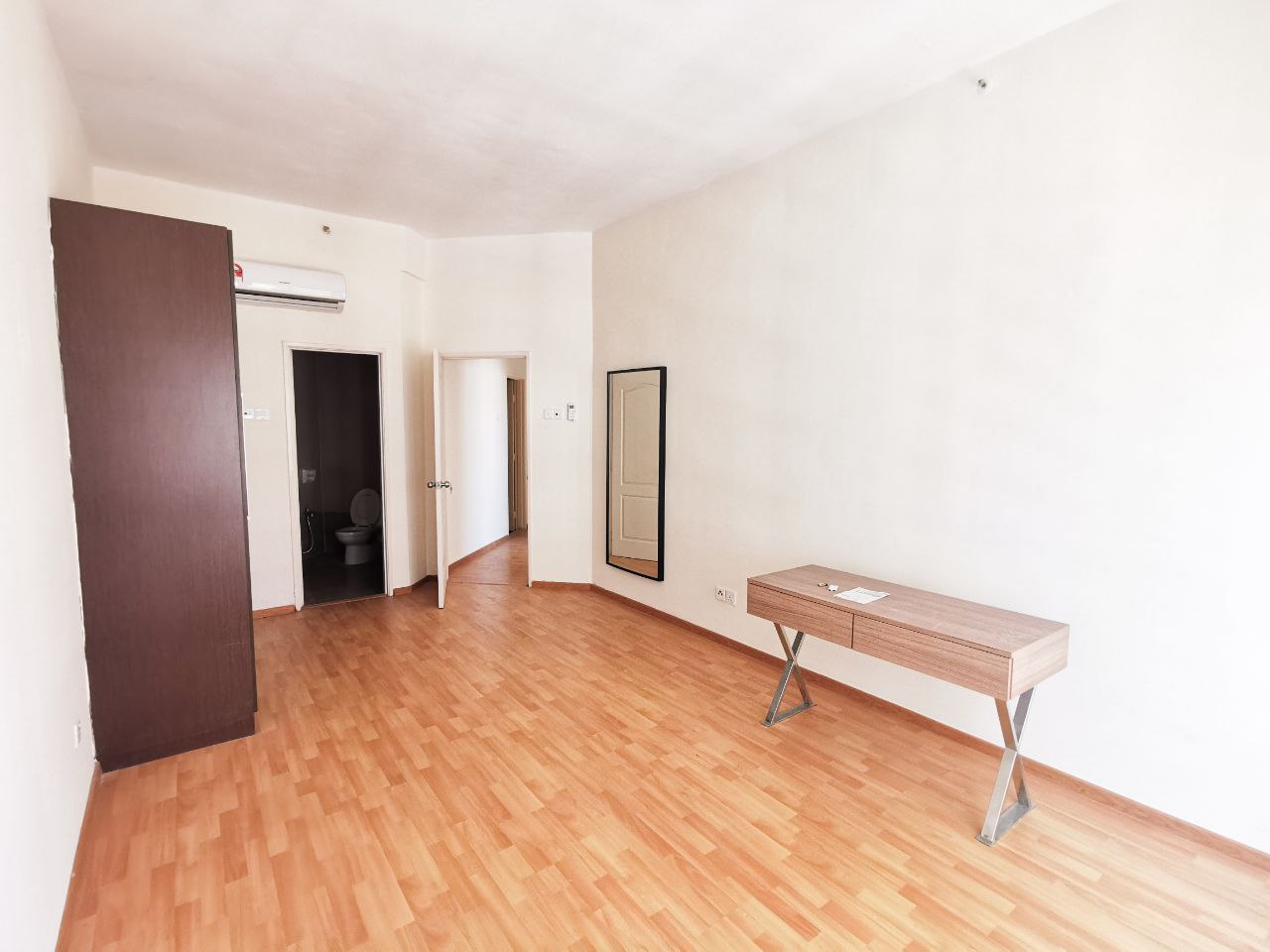 For Rent Partly Furnished Waldorf Tower Sri Hartam - photo 10