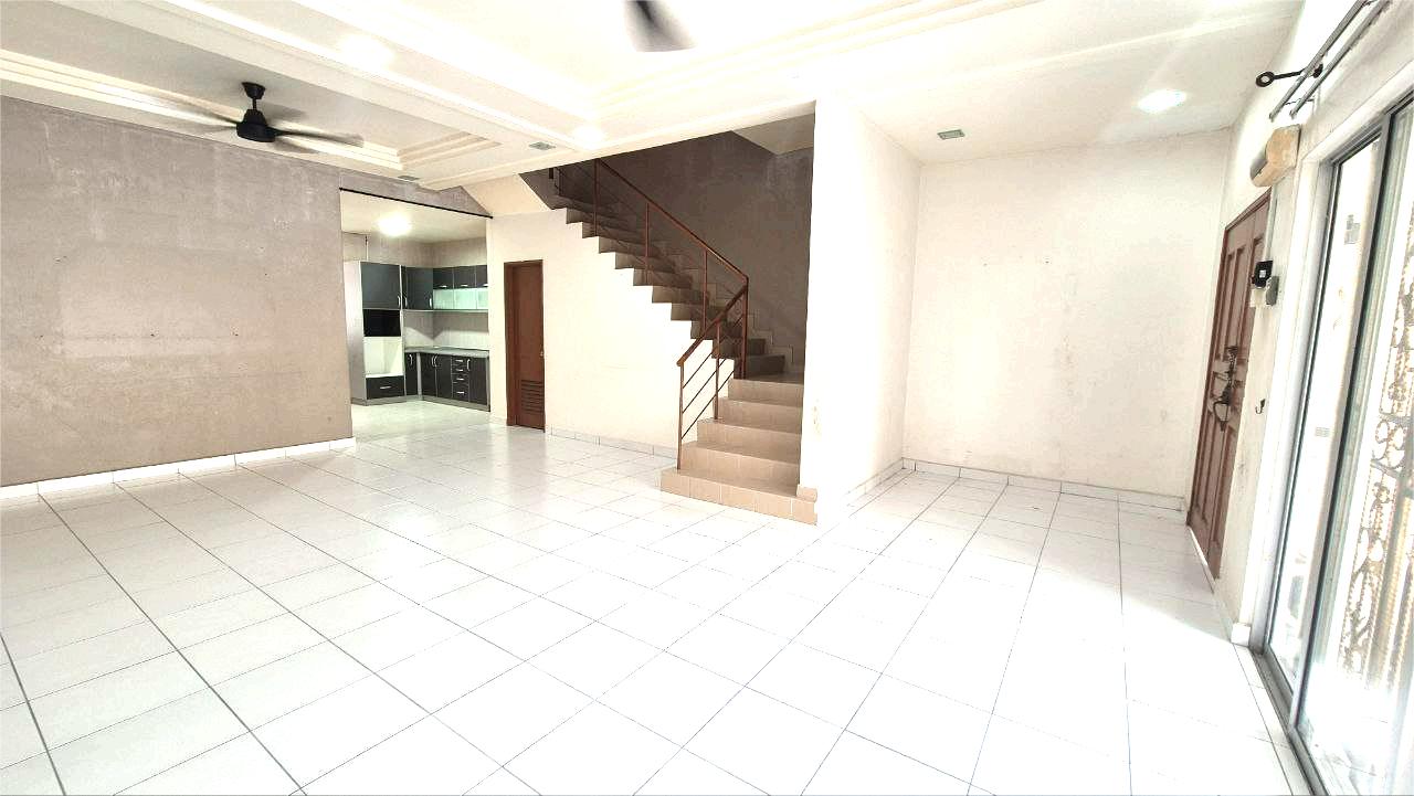 Freehold Double Storey Taman Kajang Impian, Bangi - photo 4