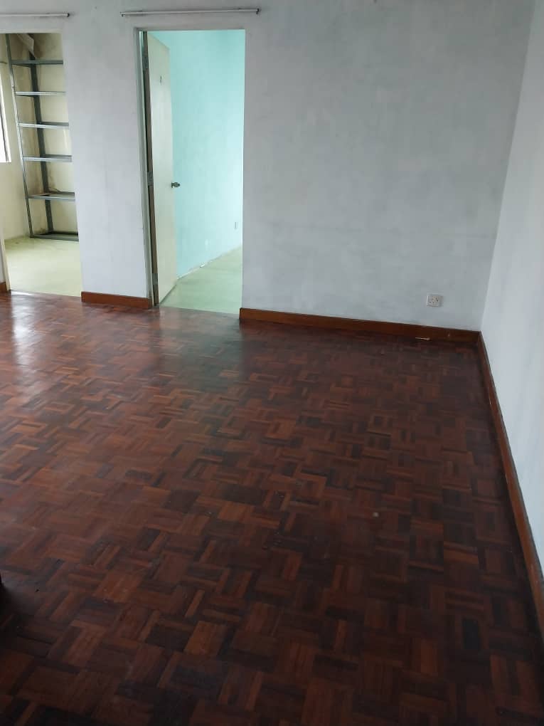 Level 3 Flat Pkns Seksyen 8, Shah Alam - photo 4