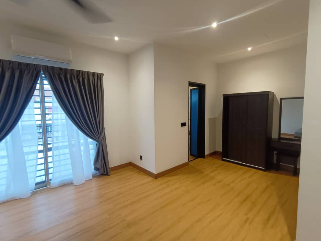 Renovated, Furnished Double Storey at Setia Indah - photo 3