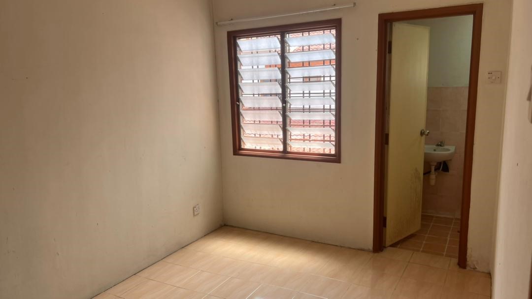 Facing Open Double Storey Bandar Saujana Putra Sp7 - photo 8